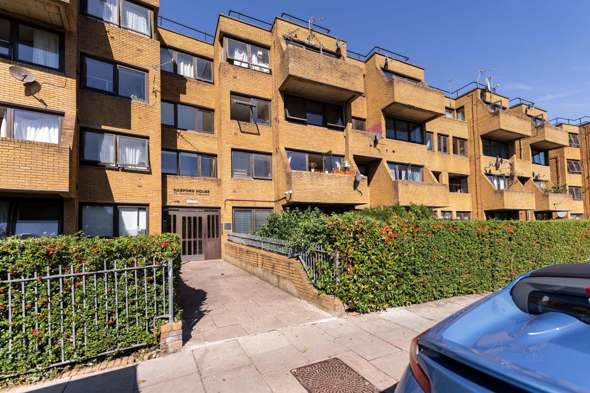 Luxury 3 Bedroom Flat With Balcony In Westbourne Park London