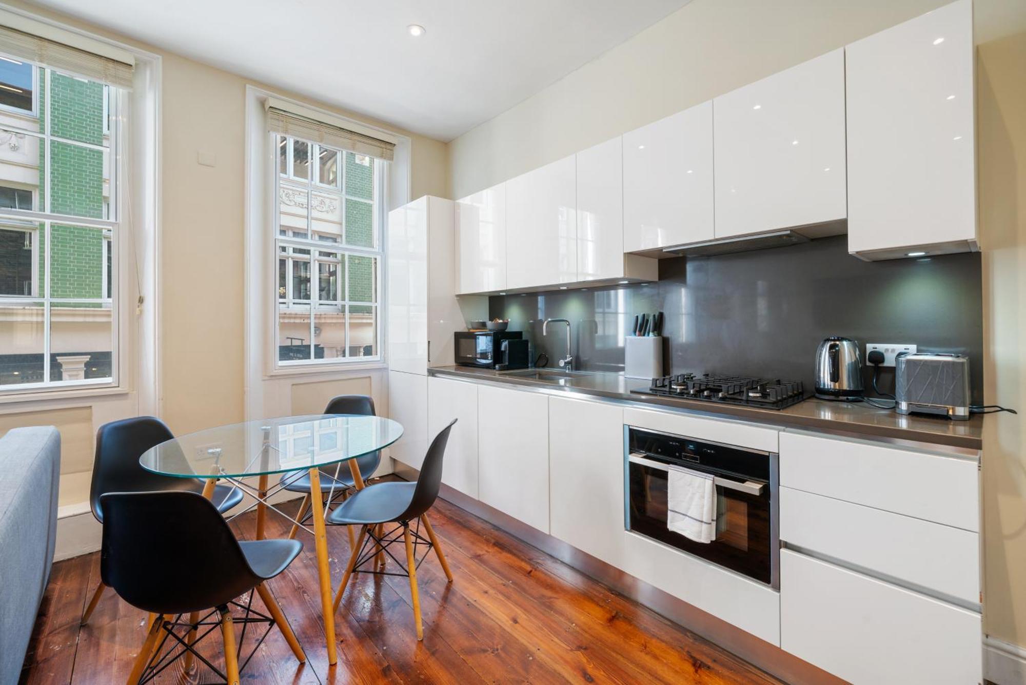 Superb One Bedroom In Soho Apartment *