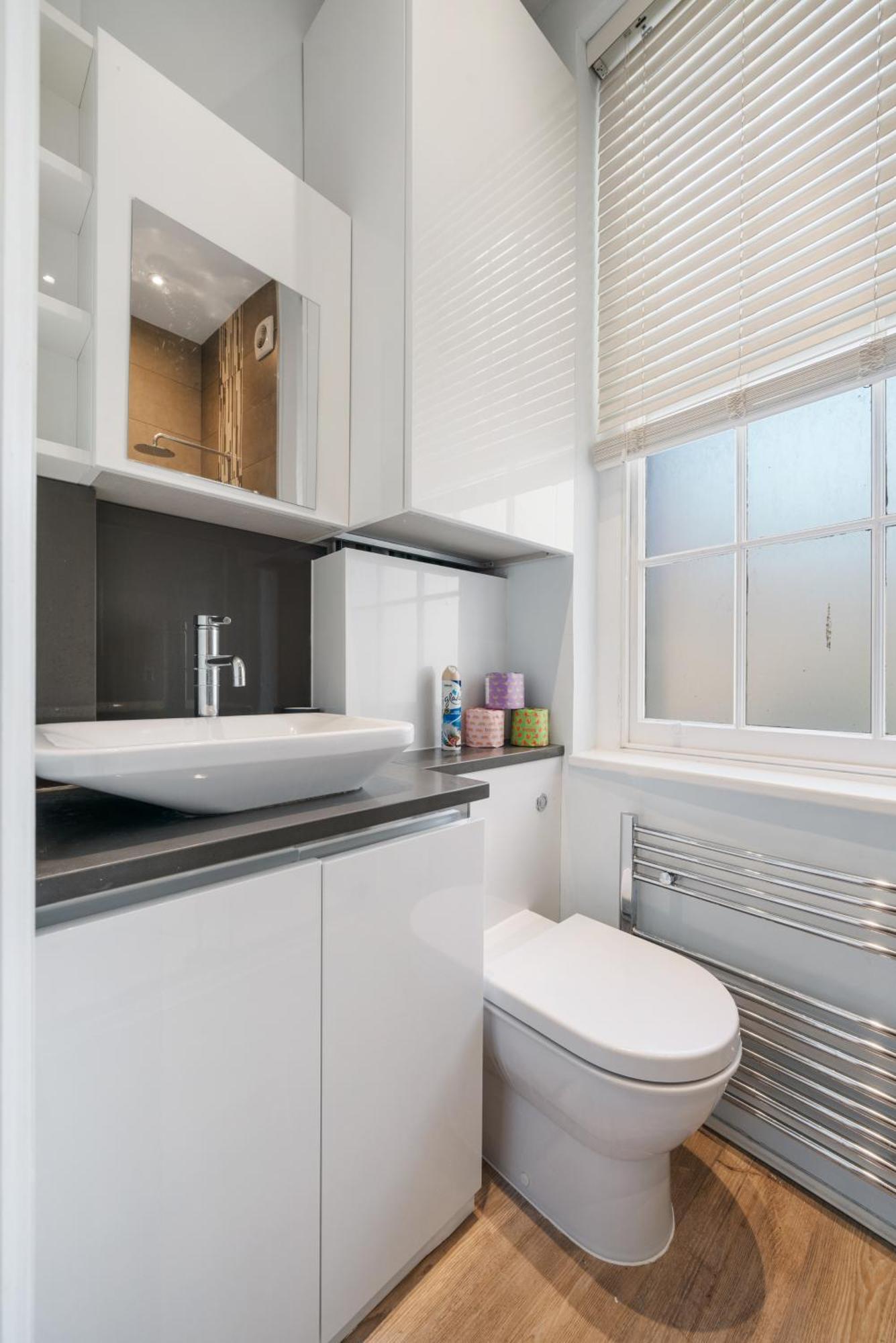 Superb One Bedroom In Soho Apartment *