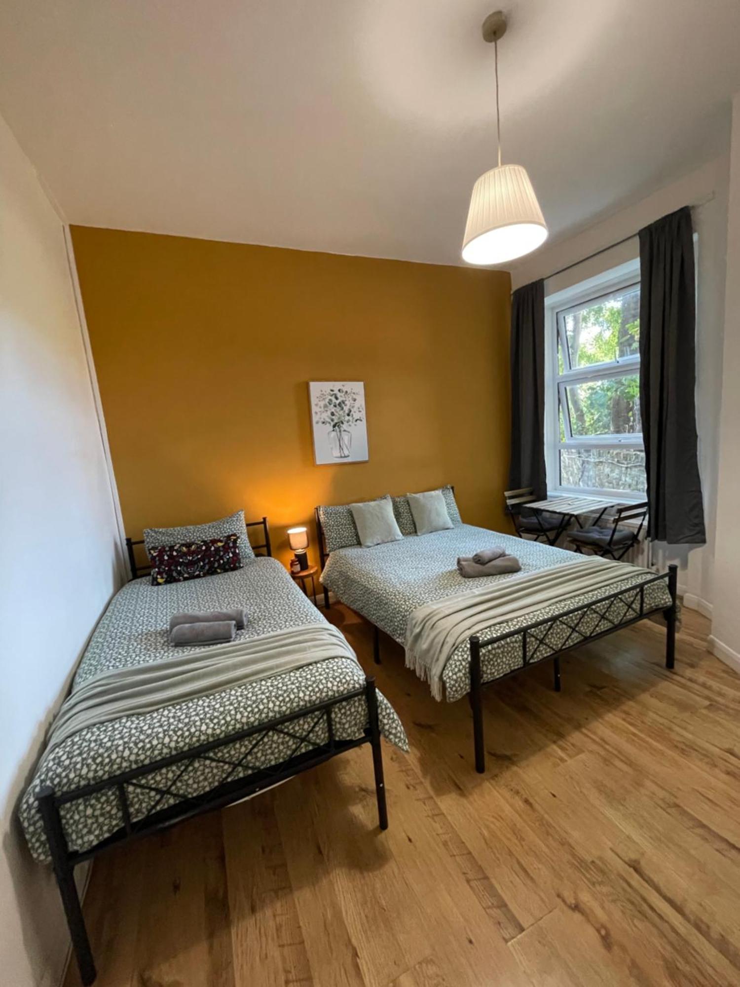 Contemporary Private Near Central Privat overnatting