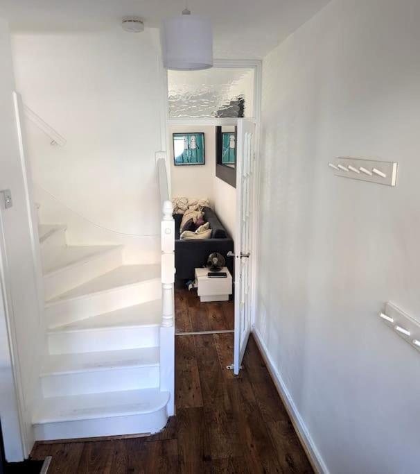 Charming 2-bed Garden Flat London