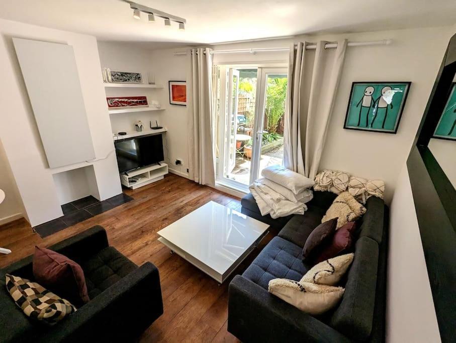 Apartment Charming 2-bed Garden Flat *