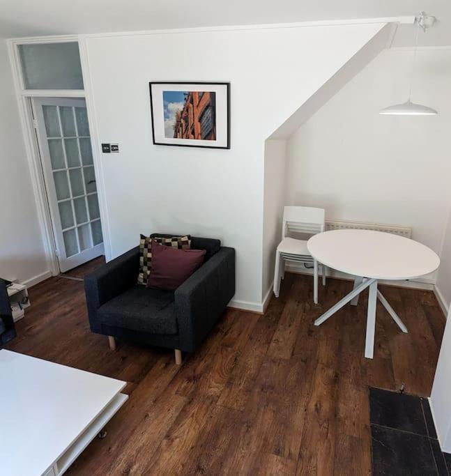 Charming 2-bed Garden Flat Apartment