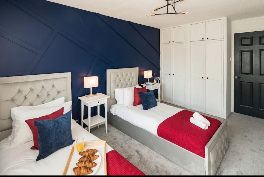 Smart Living Sophisticated Style - Photo Id Required * London