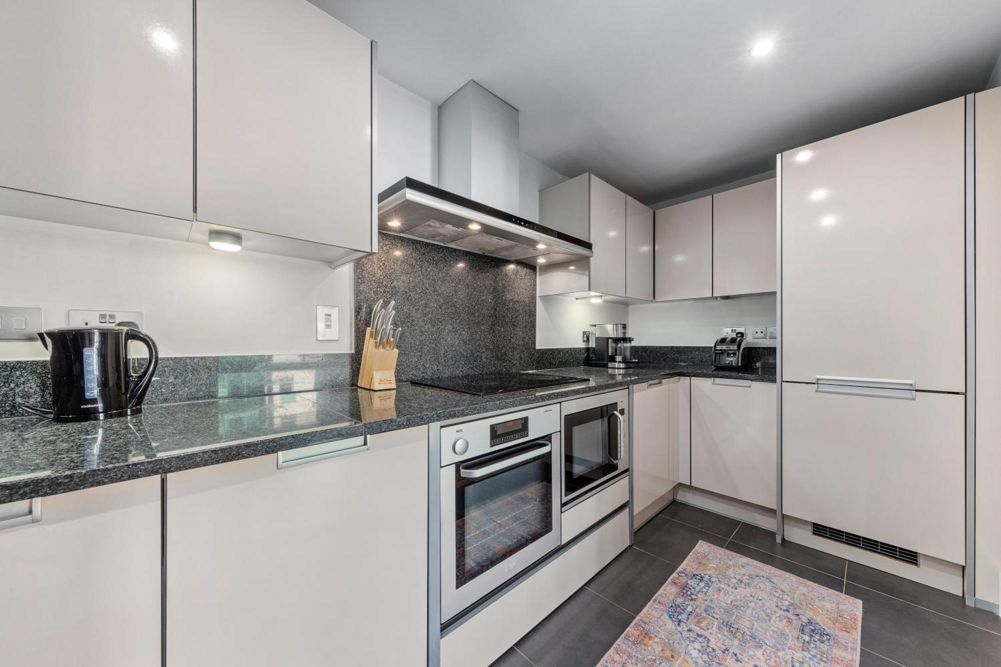 Apartment Vauxhall Large 2bedroom With Amazing River View Panoramic Balcony *
