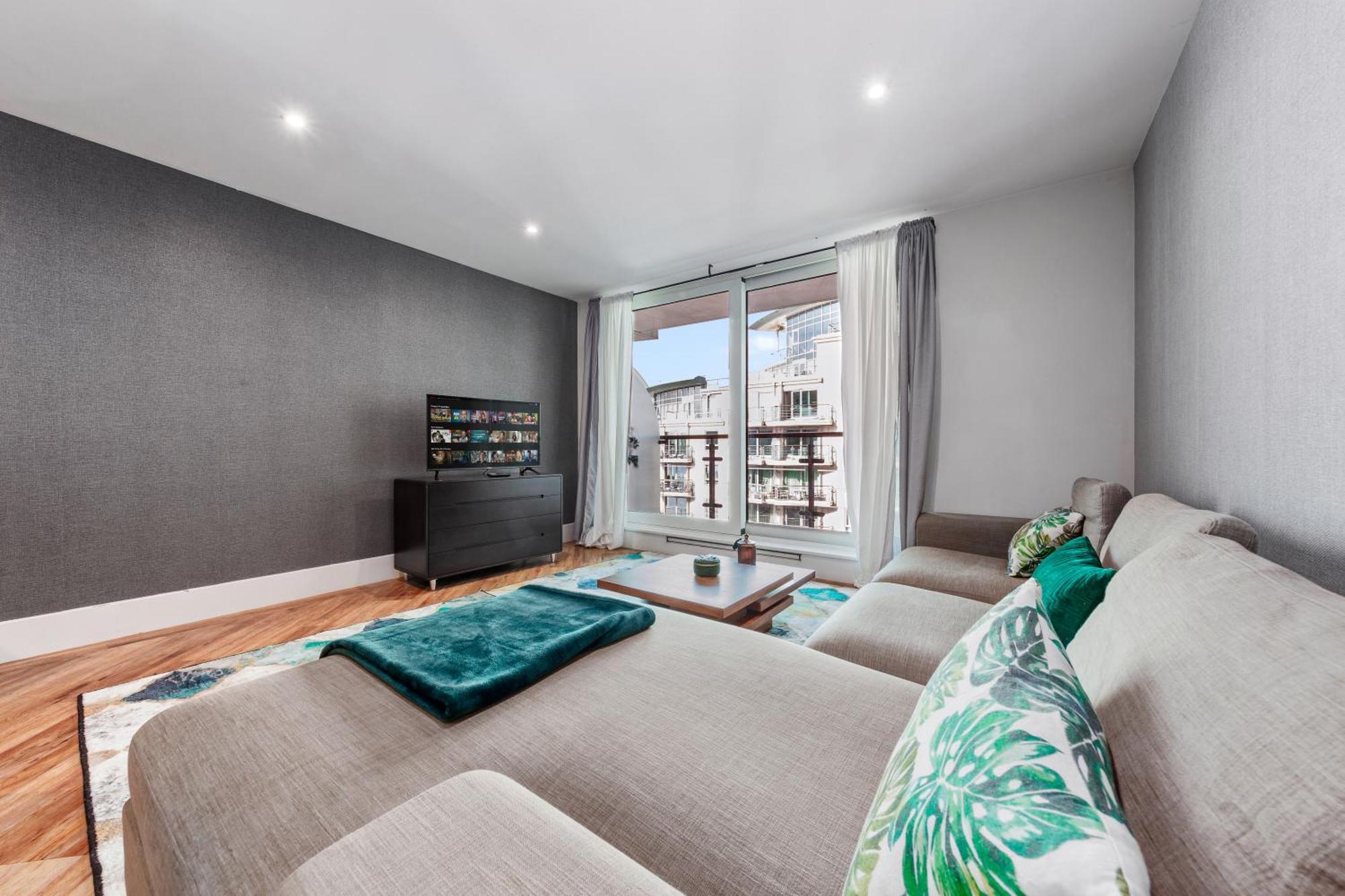 Apartment Vauxhall Large 2bedroom With Amazing River View Panoramic Balcony London