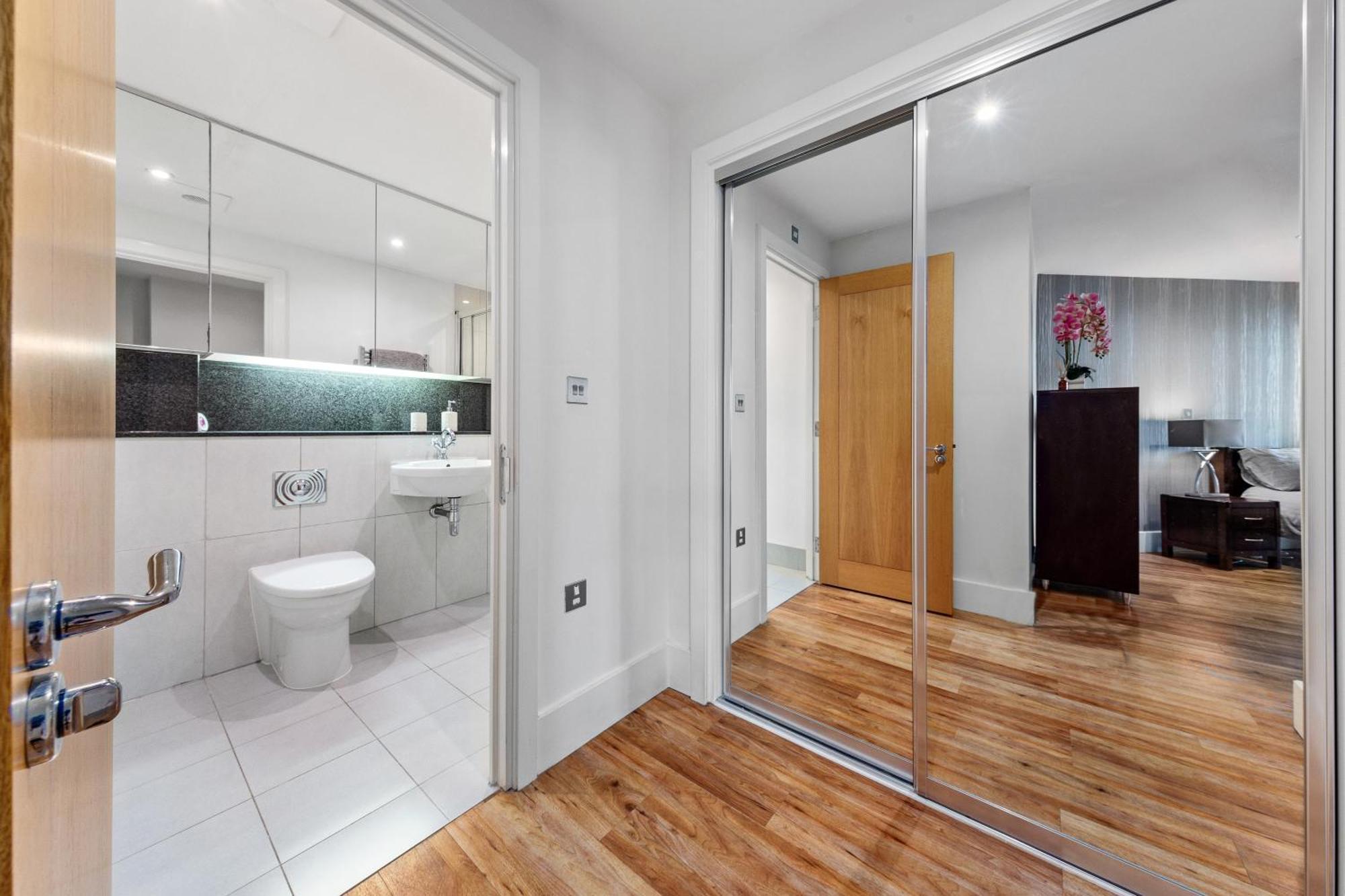 Vauxhall Large 2bedroom With Amazing River View Panoramic Balcony Apartment *