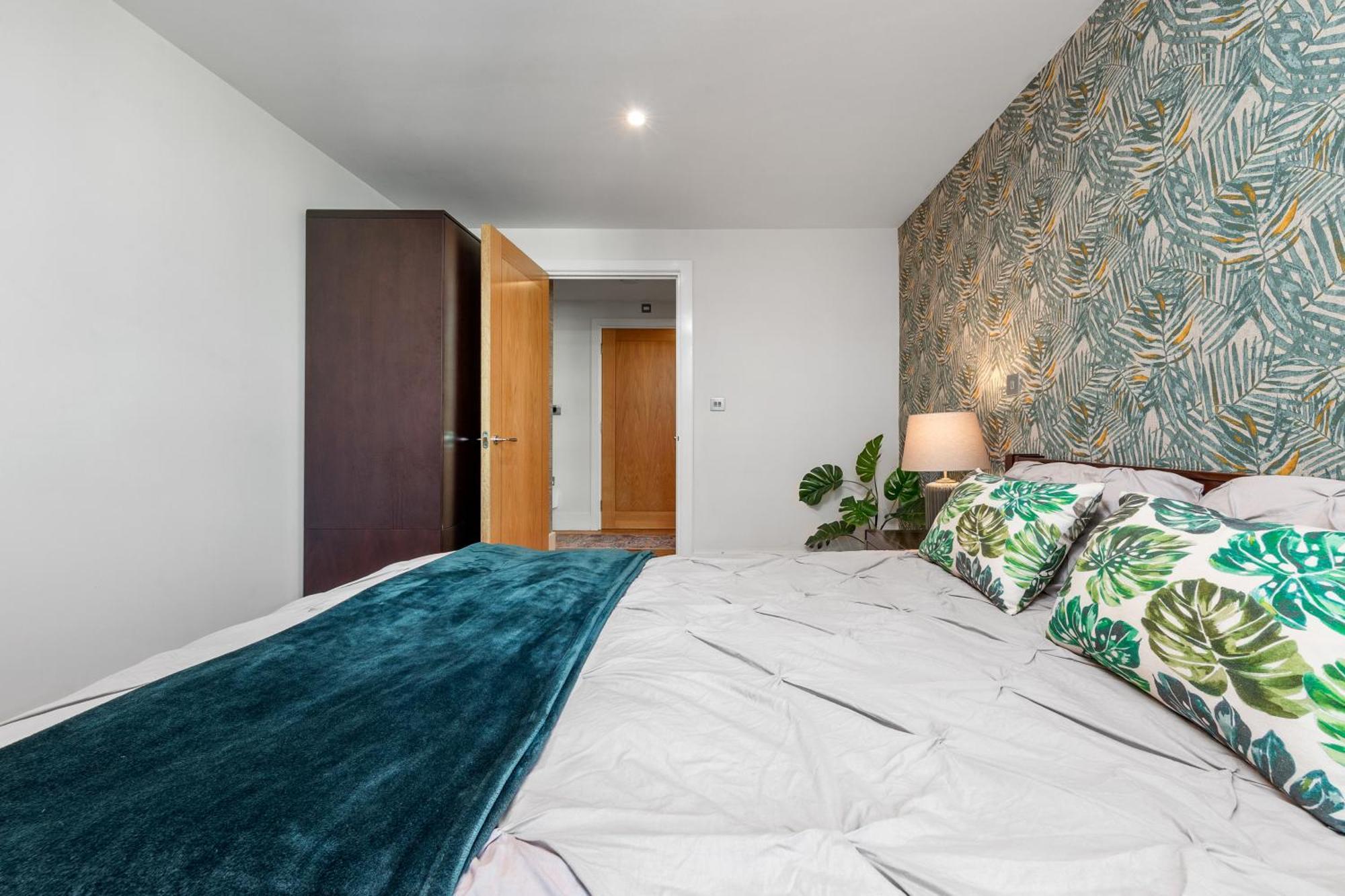 Apartment Vauxhall Large 2bedroom With Amazing River View Panoramic Balcony *