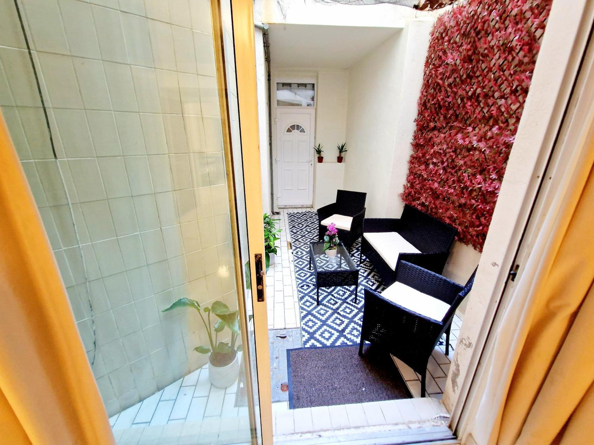 Modern Hyde Park With Private Entrance & Private Back Patio Near Bayswater & Paddington Stations Leilighet London