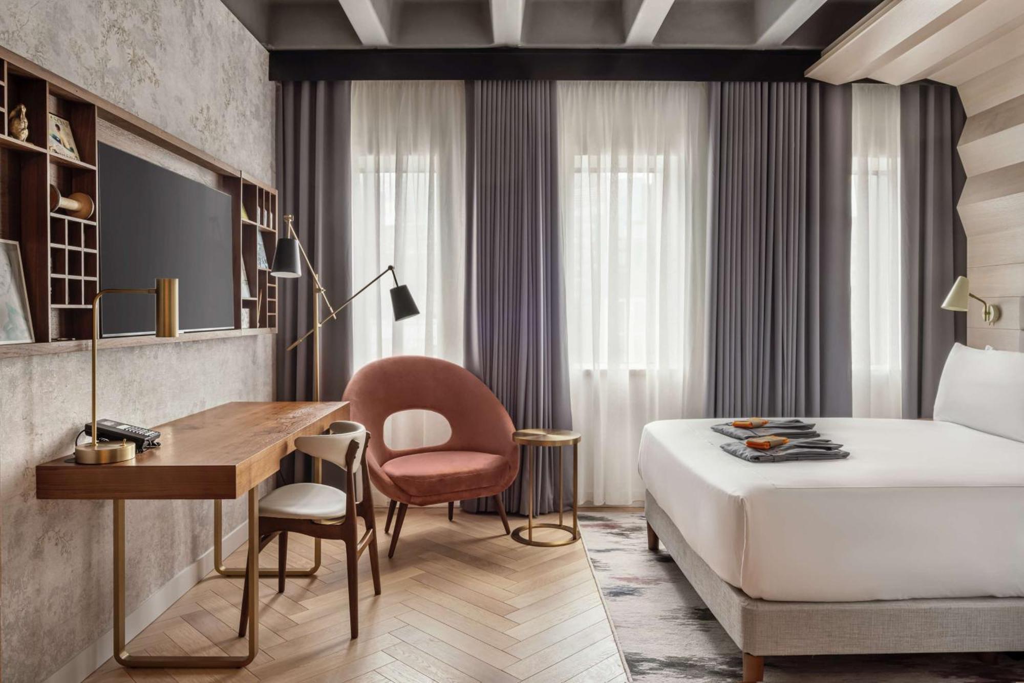 Canopy By Hilton 4* London