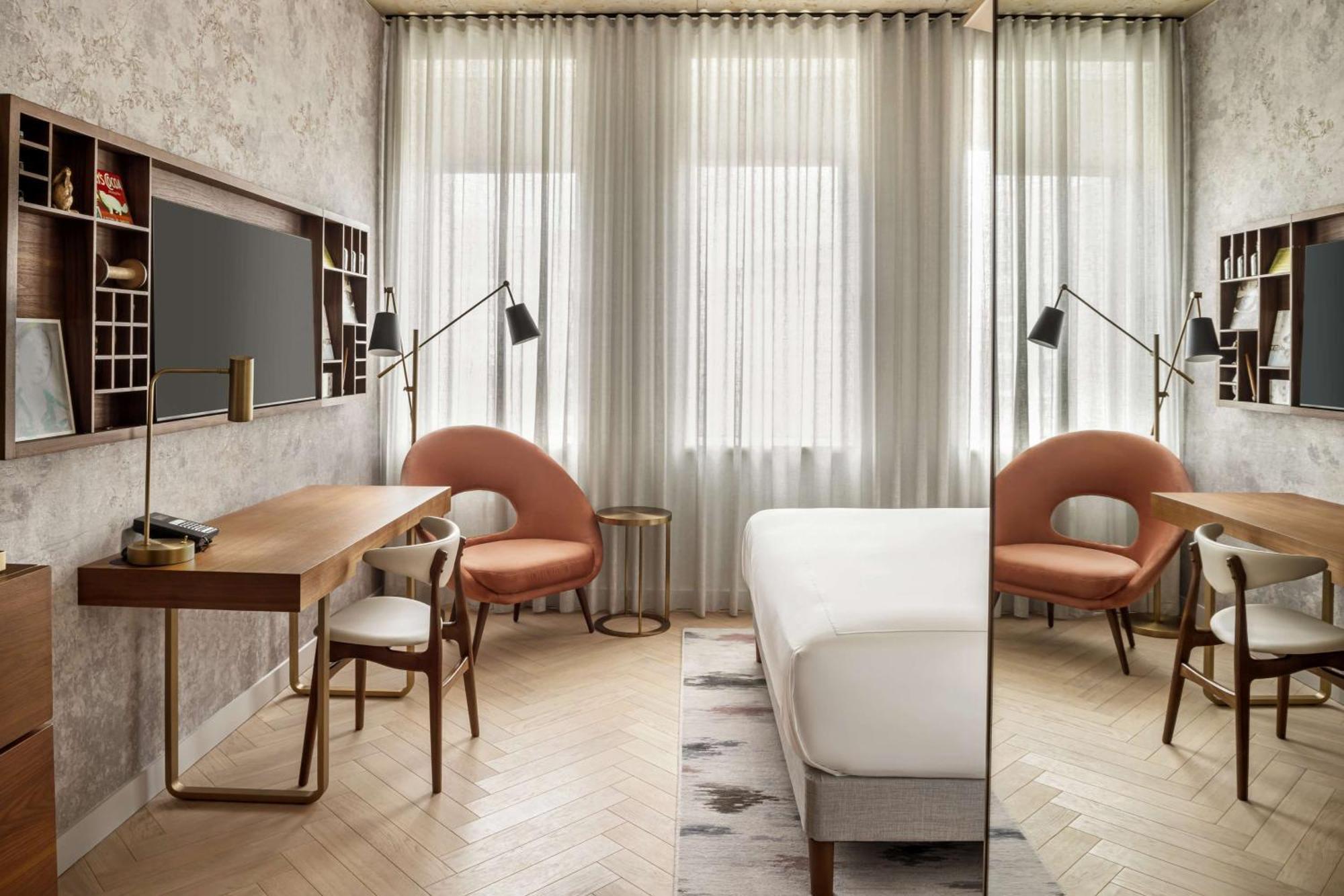 Canopy By Hilton 4* London