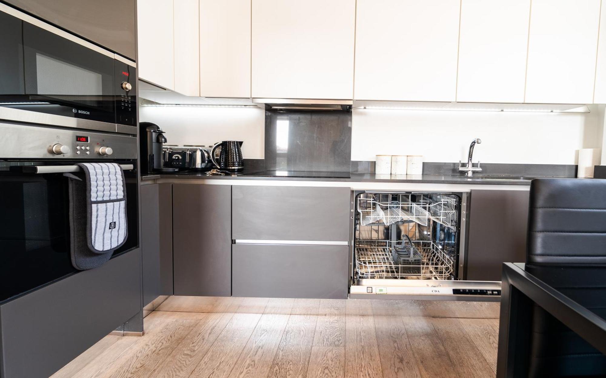 Apartment Luxury Greenwich 2bed 2bath - Sleep 6 Guest- 1 Min From Station - Close To Greenwich Maritime- Playstation Provided London