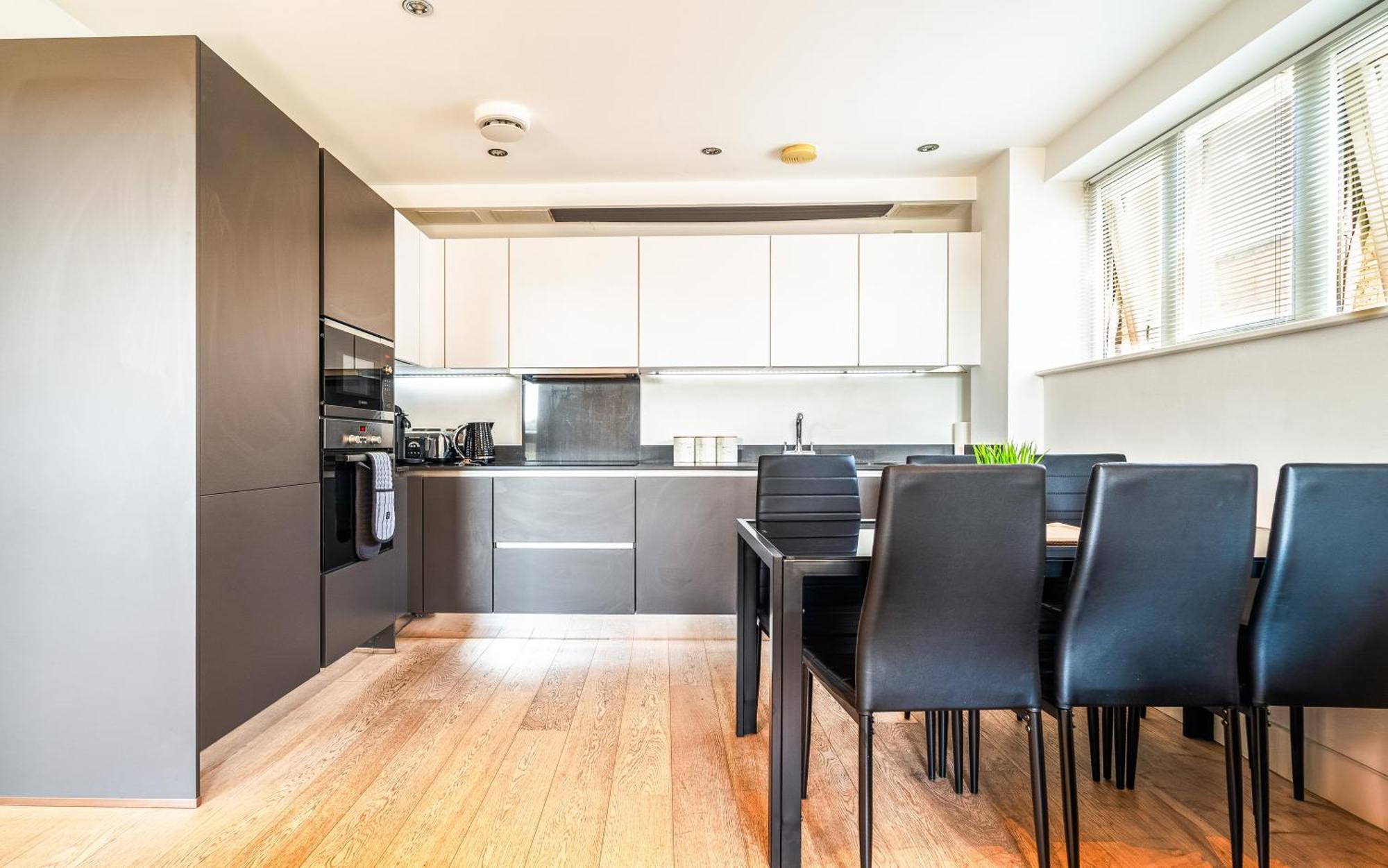 Luxury Greenwich 2bed 2bath - Sleep 6 Guest- 1 Min From Station - Close To Greenwich Maritime- Playstation Provided London