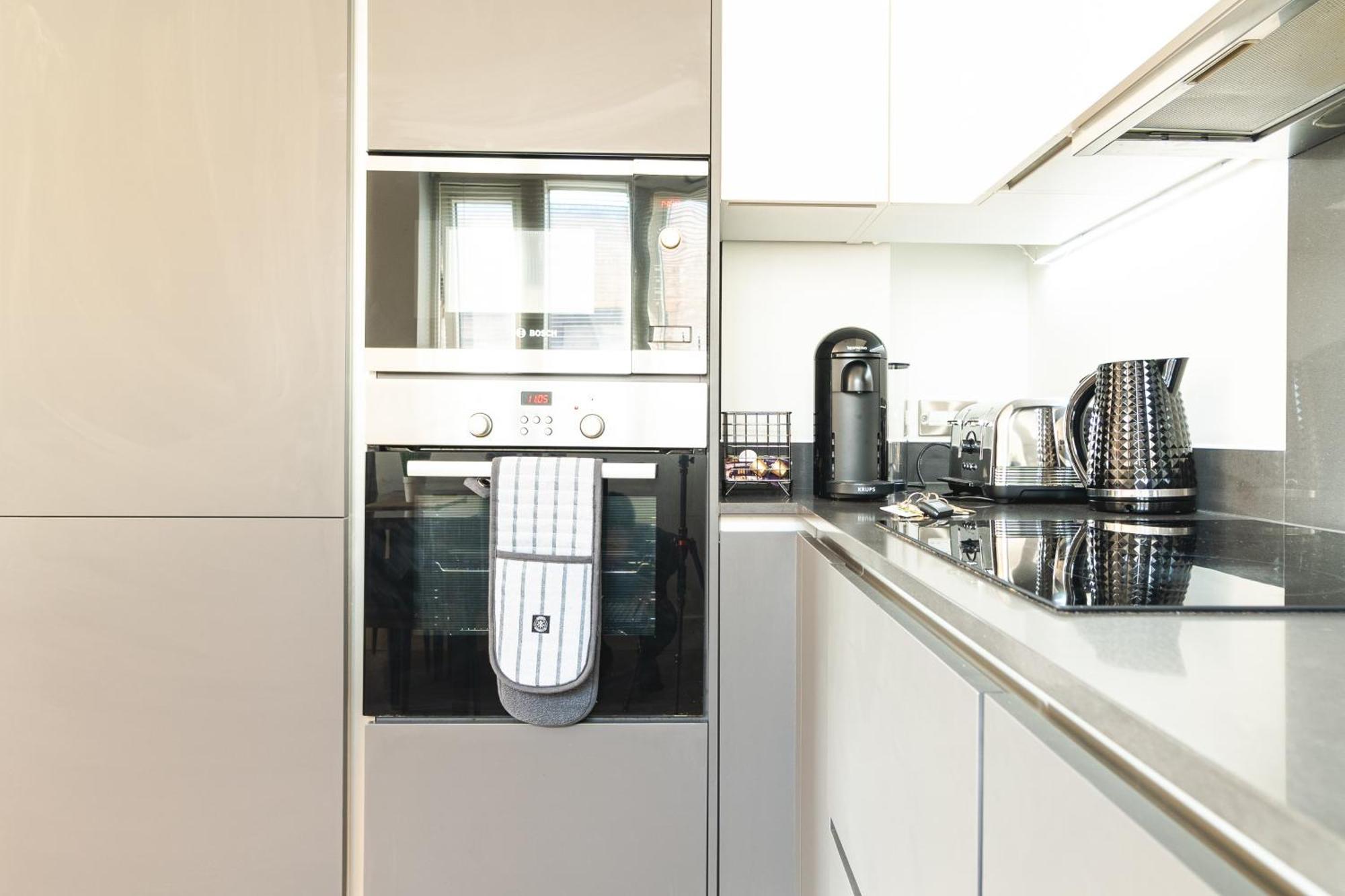 Apartment Luxury Greenwich 2bed 2bath - Sleep 6 Guest- 1 Min From Station - Close To Greenwich Maritime- Playstation Provided *