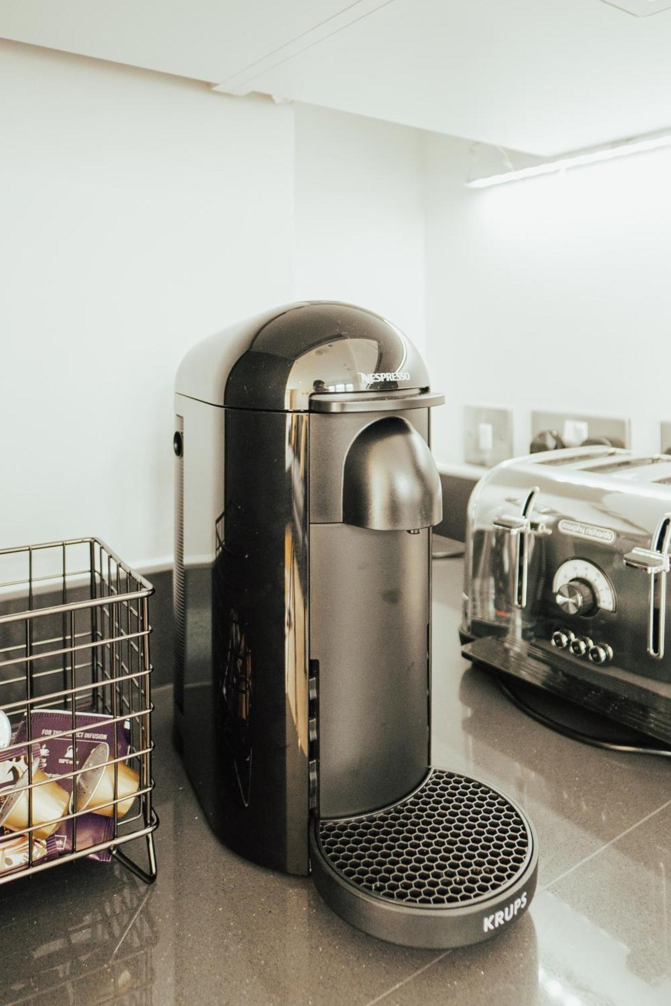 Luxury Greenwich 2bed 2bath - Sleep 6 Guest- 1 Min From Station - Close To Greenwich Maritime- Playstation Provided Apartment London