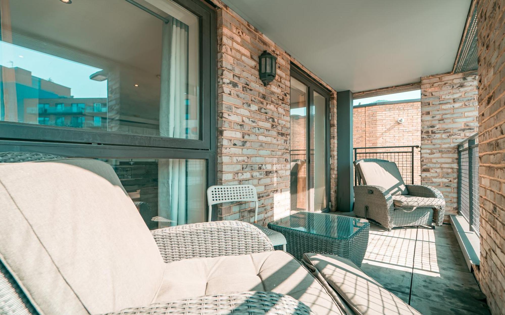 Apartment Luxury Greenwich 2bed 2bath - Sleep 6 Guest- 1 Min From Station - Close To Greenwich Maritime- Playstation Provided *