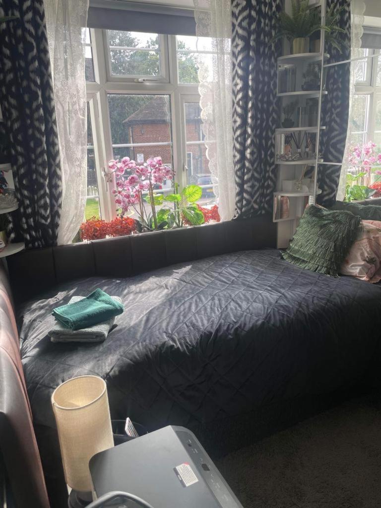 Lili -lovely 2 Studio In Wembley Stadium * London