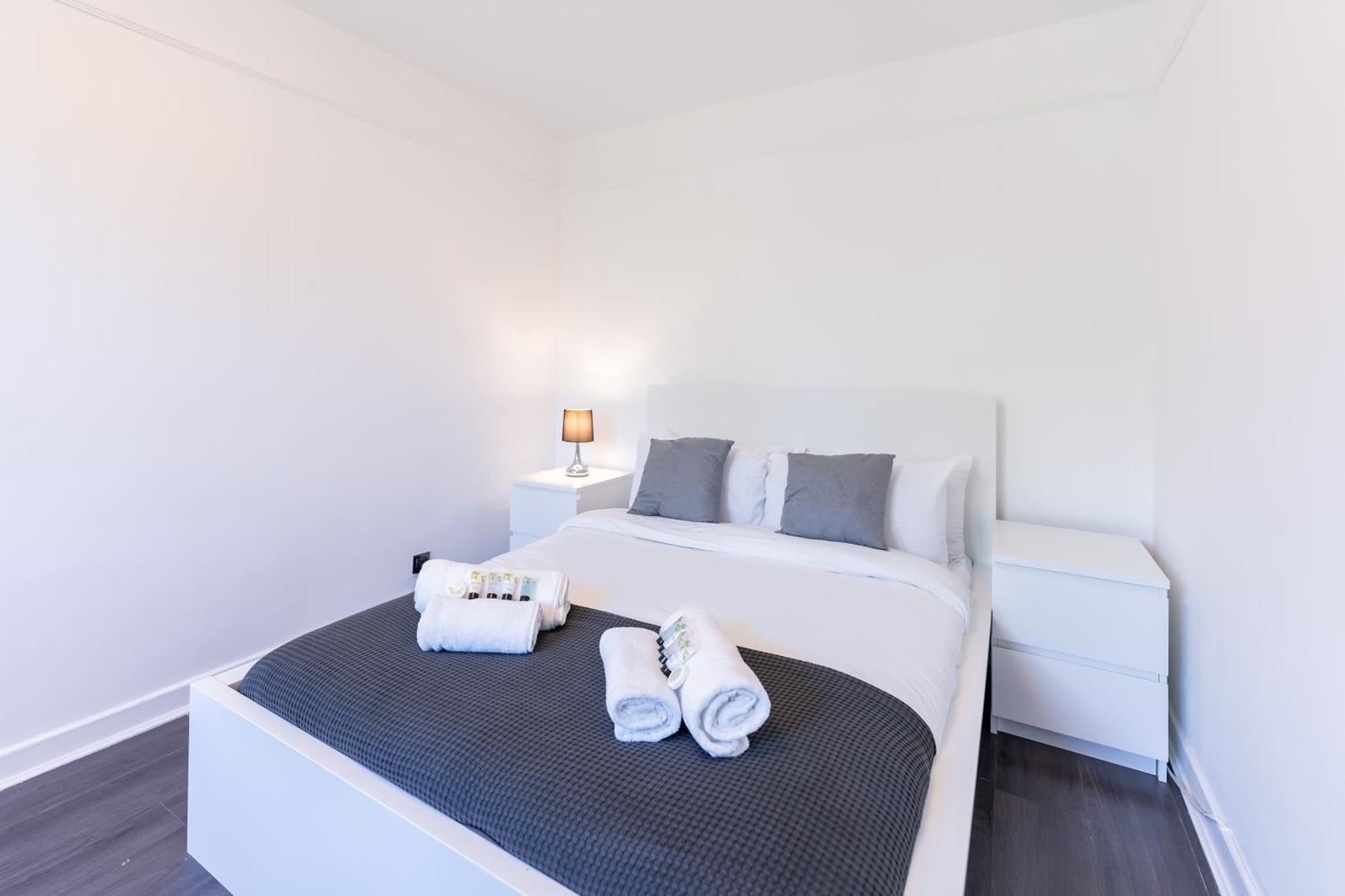 Leilighet Luxury 3 Bedroom Flat With Balcony In Westbourne Park London