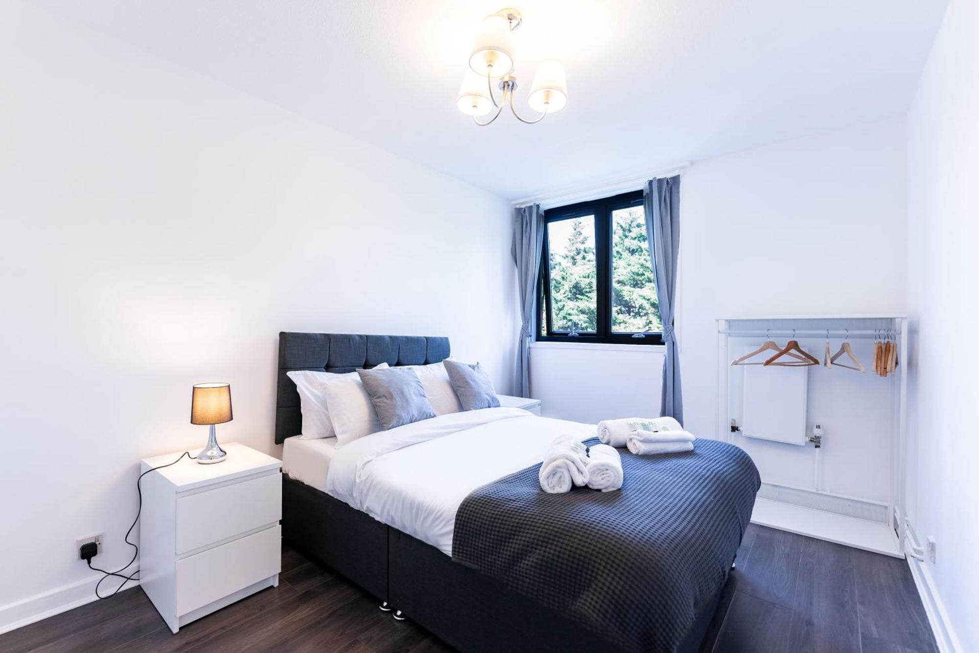 Luxury 3 Bedroom Flat With Balcony In Westbourne Park Leilighet London