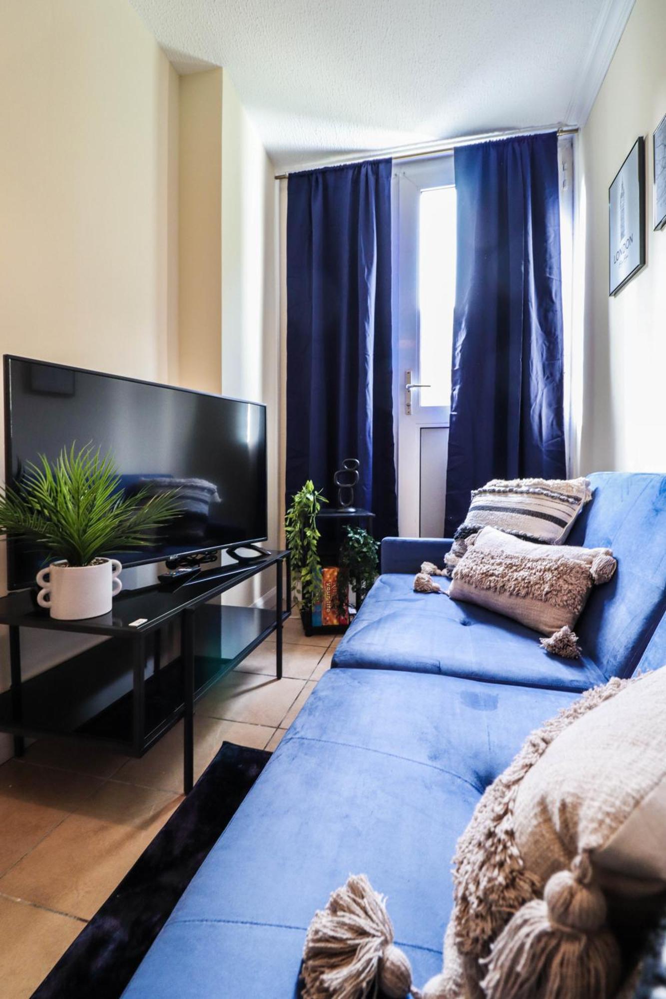 Cosy Property Right By Warren Street Station! Free Wifi! London