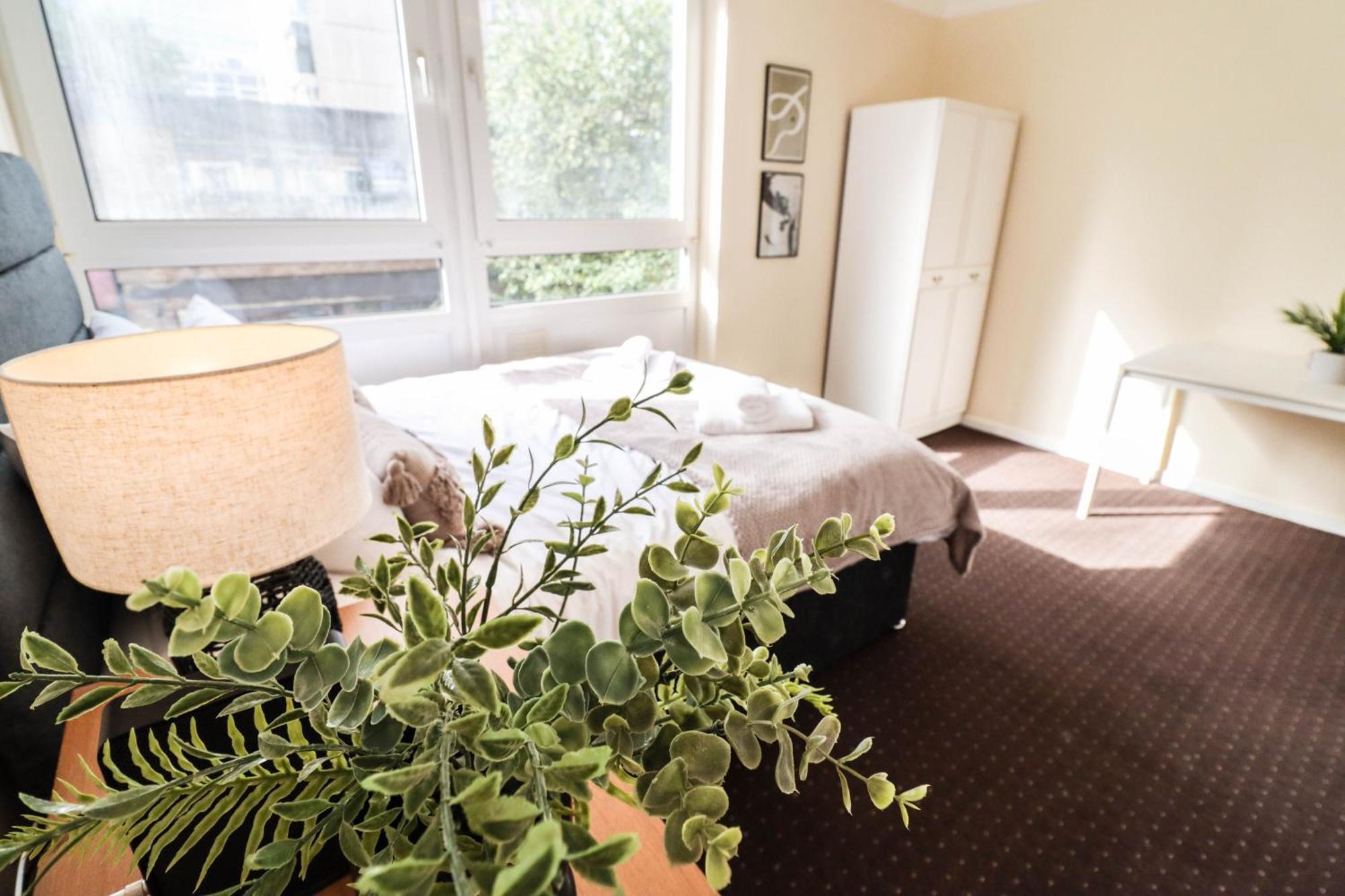 Cosy Property Right By Warren Street Station! Free Wifi!
