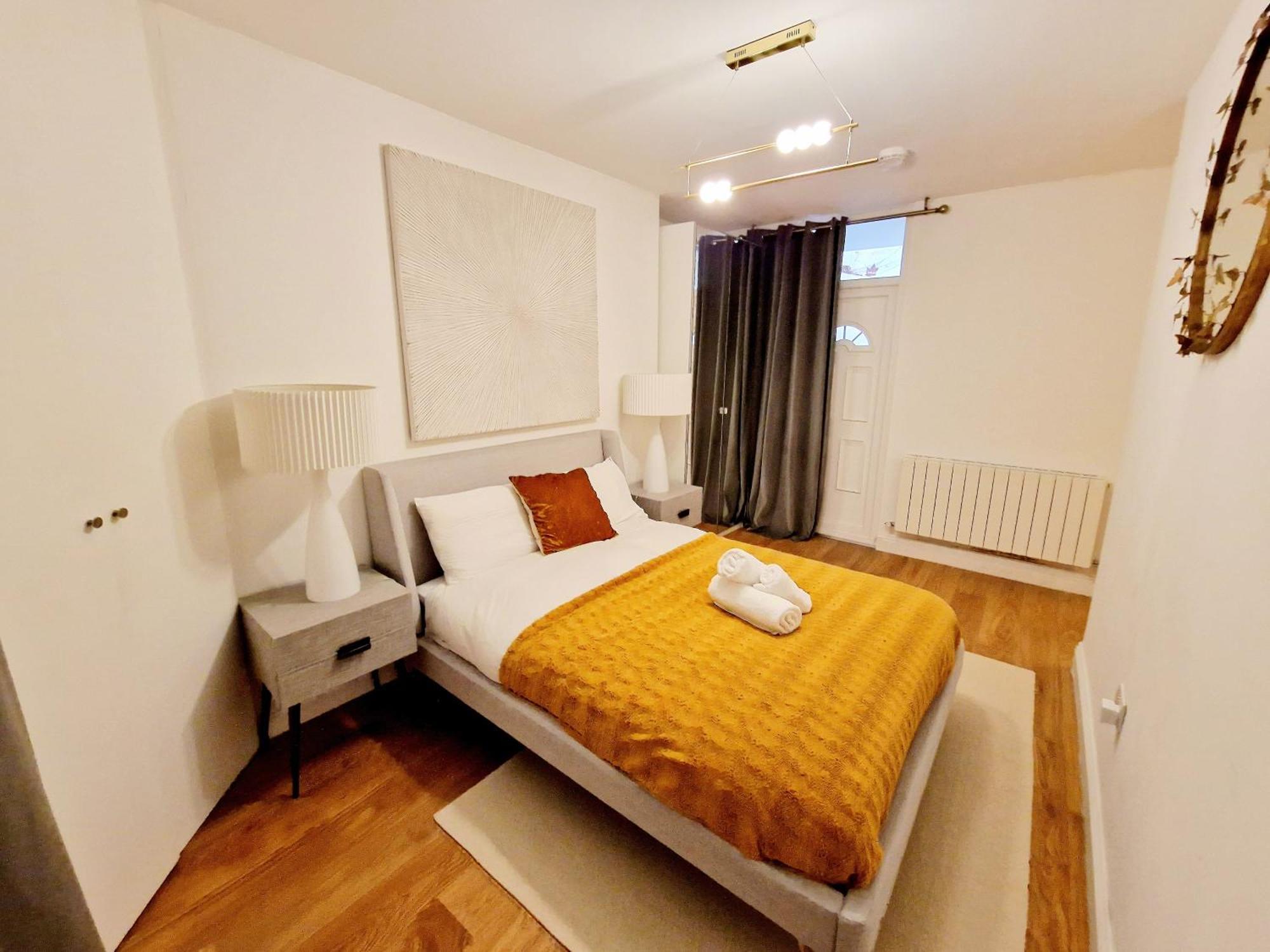 Stunning Hyde Park Home, Ground Floor Maisonette, Duplex, Near Tube Metro Stations * London