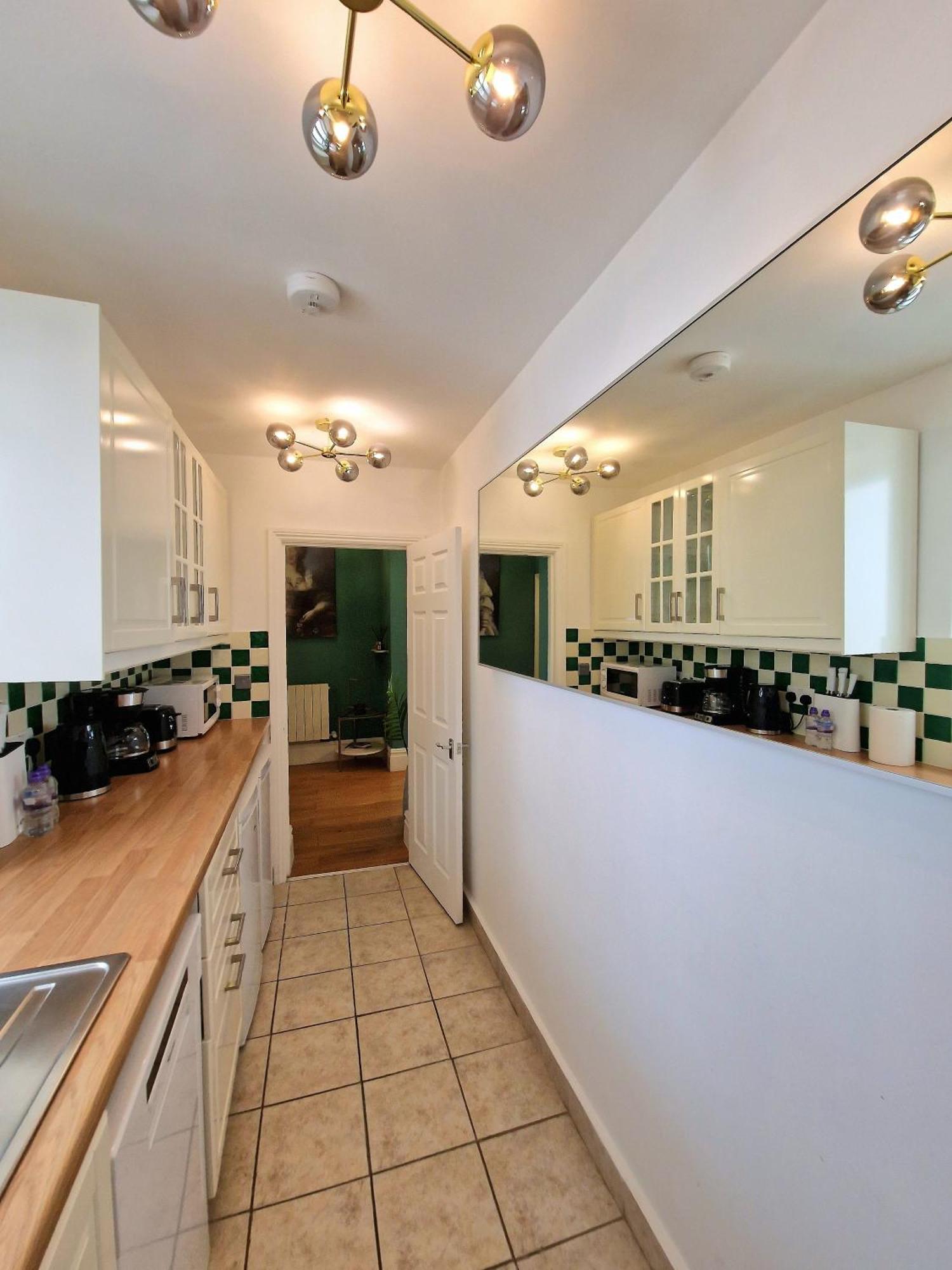 Appartement Stunning Hyde Park Home, Ground Floor Maisonette, Duplex, Near Tube Metro Stations Londen