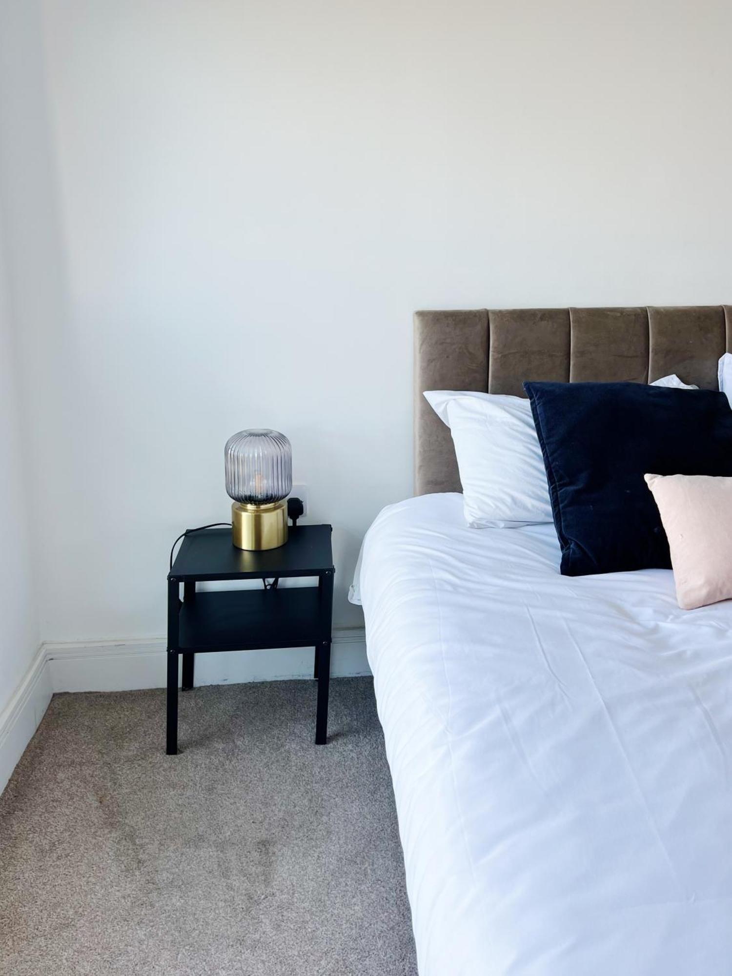 Apartment Stunning Riverside View Apartment, Near Canary Wharf & O2