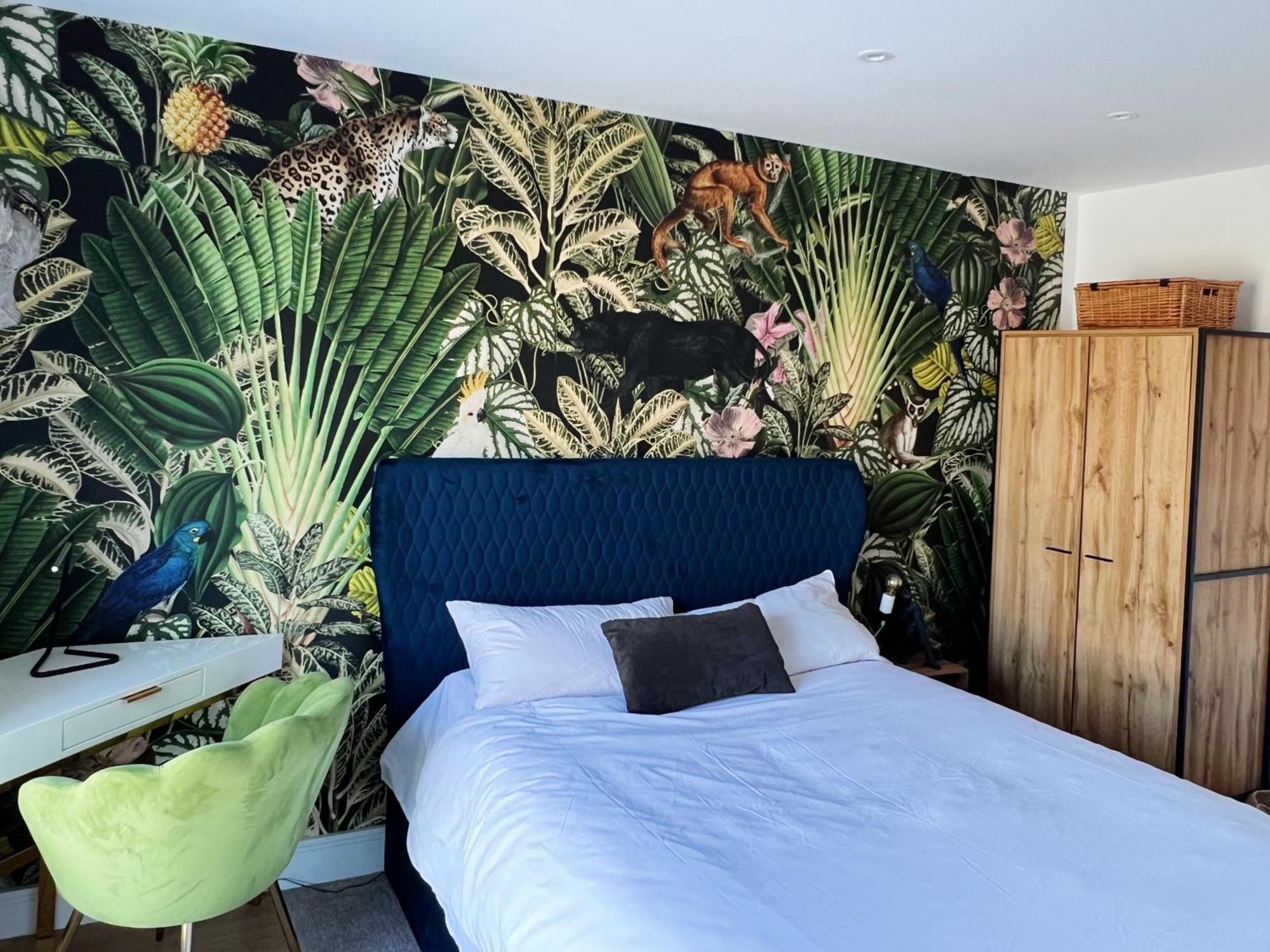 Stunning Riverside View Apartment, Near Canary Wharf & O2 * London