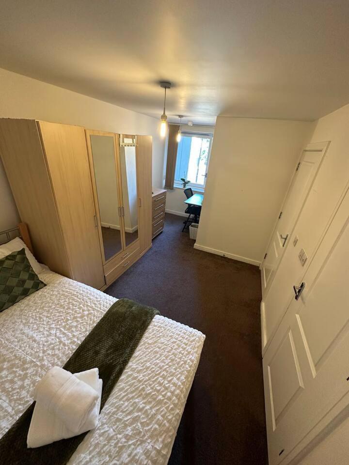 New Build 2 Bedroom With 2 Bath In London