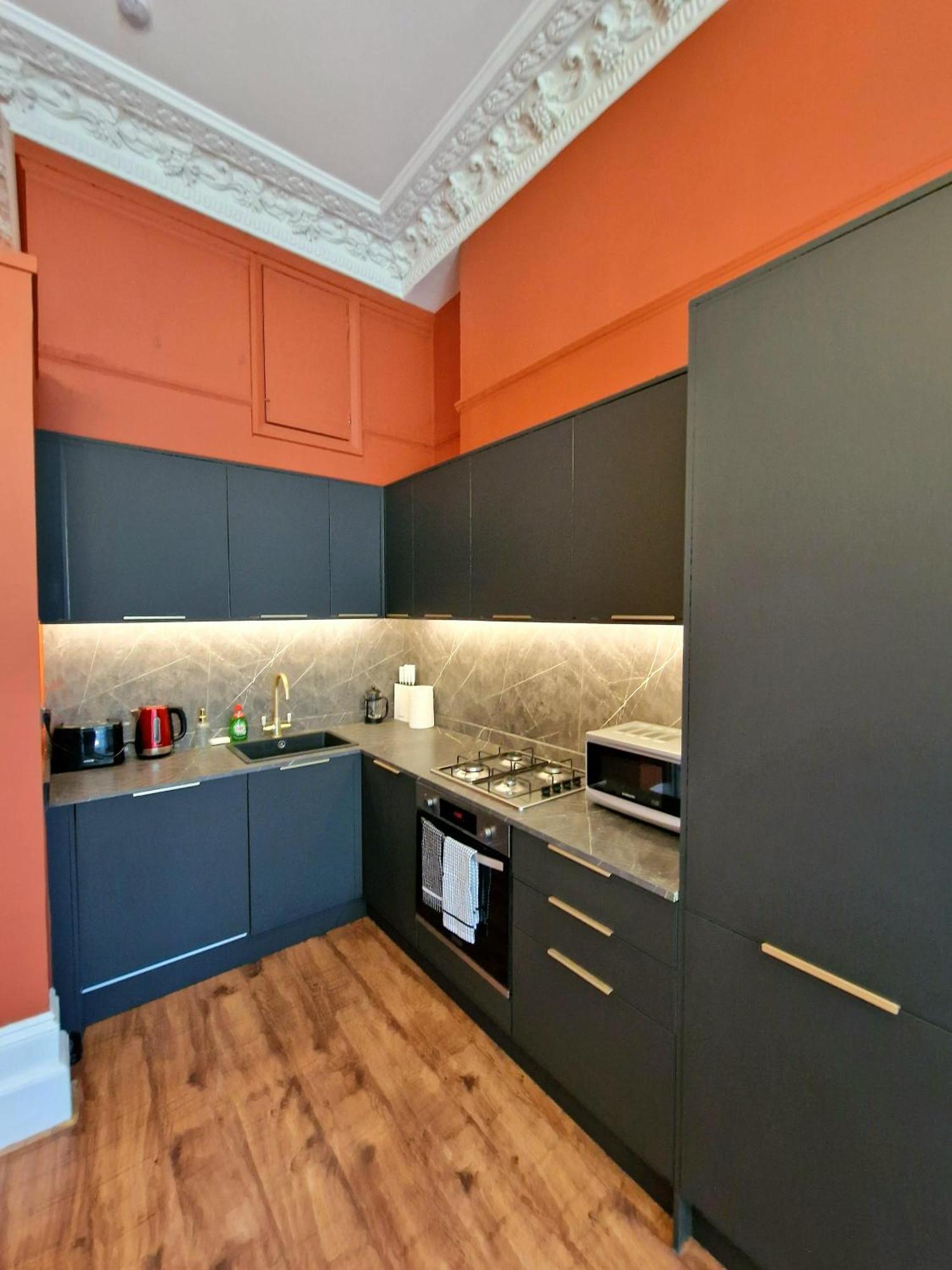 Beautiful Victorian In Hyde Park By Tube Stations - No Stairs Apartment *