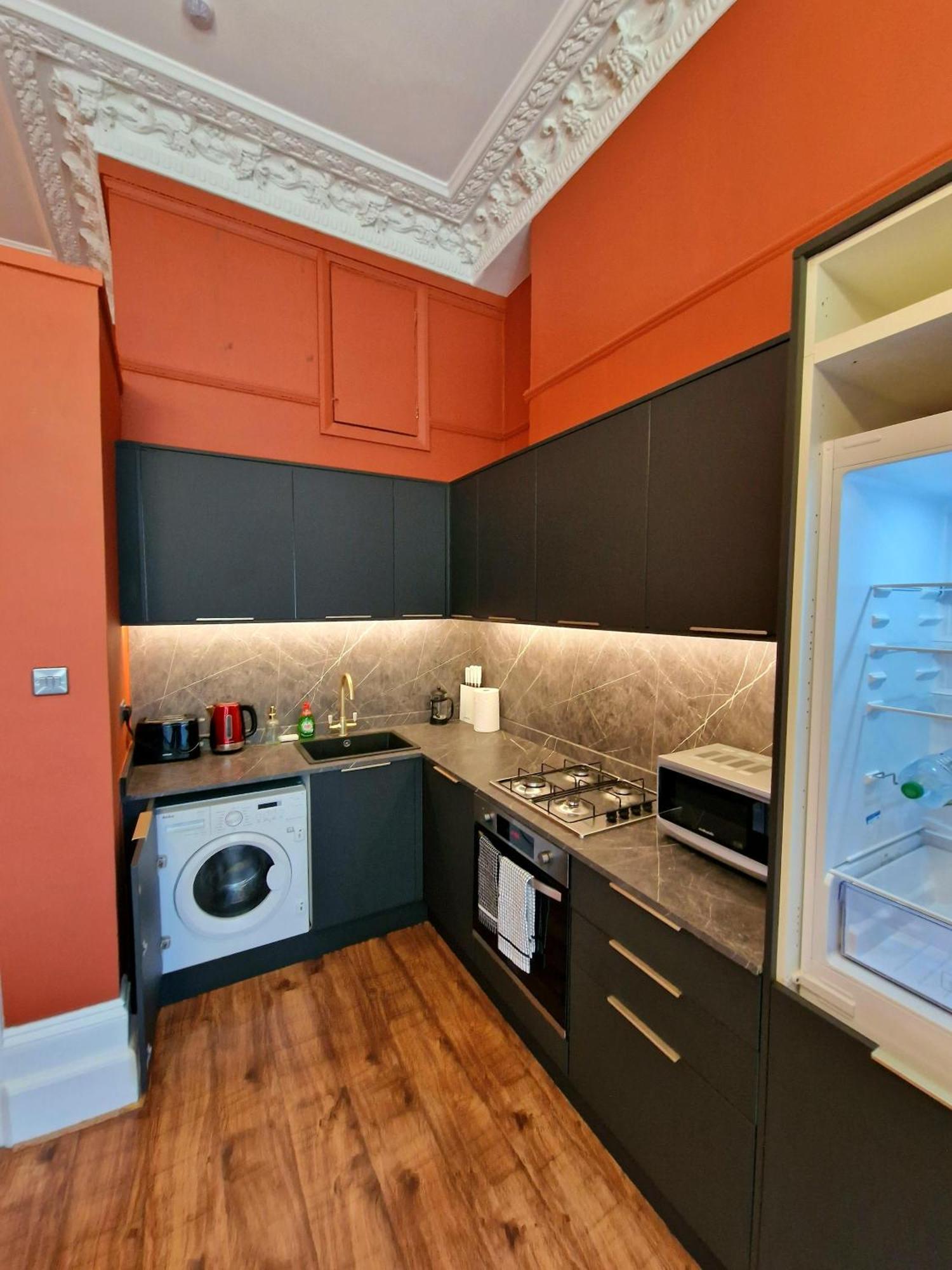 Beautiful Victorian In Hyde Park By Tube Stations - No Stairs Apartment London