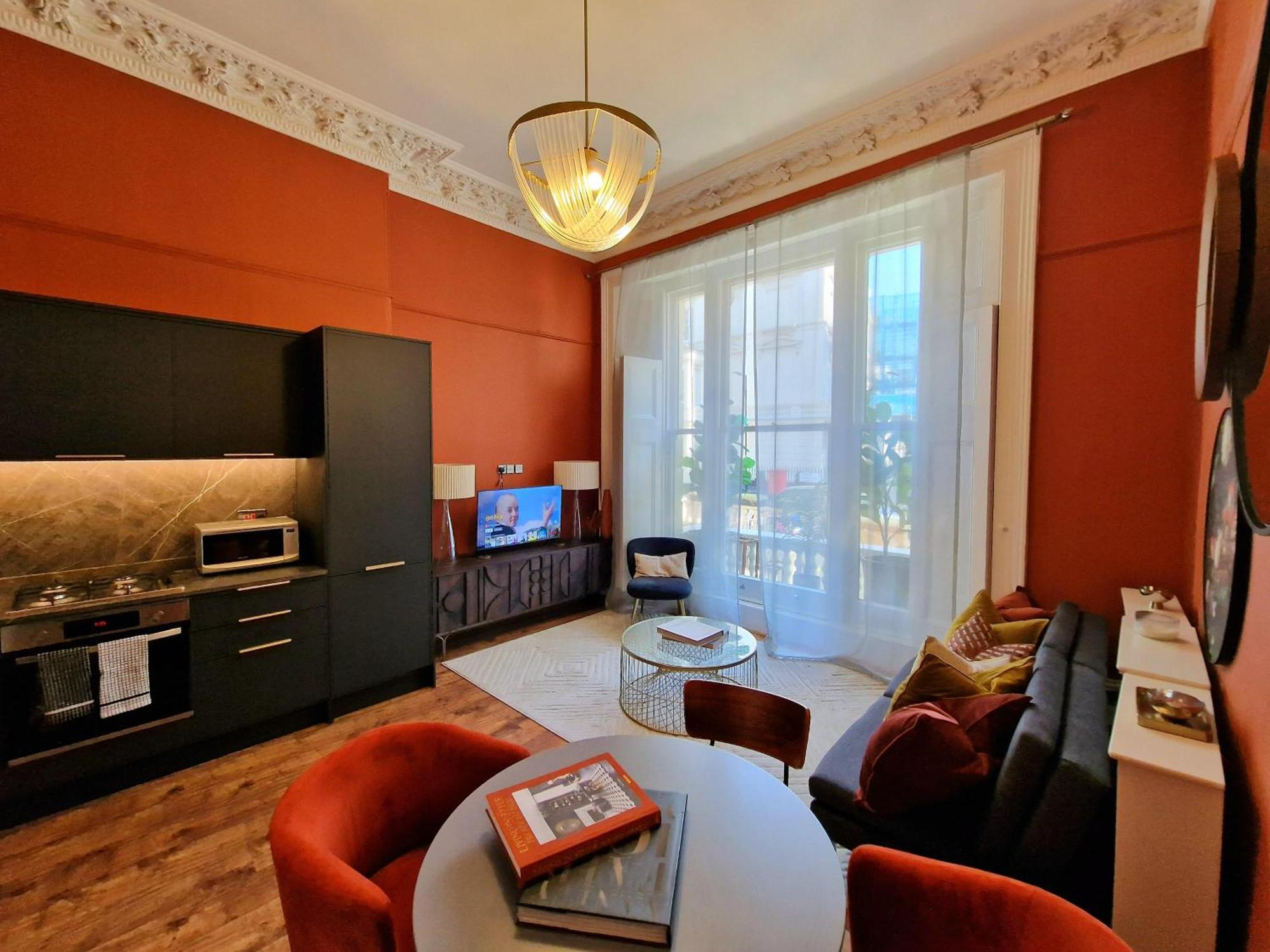 Beautiful Victorian In Hyde Park By Tube Stations - No Stairs *