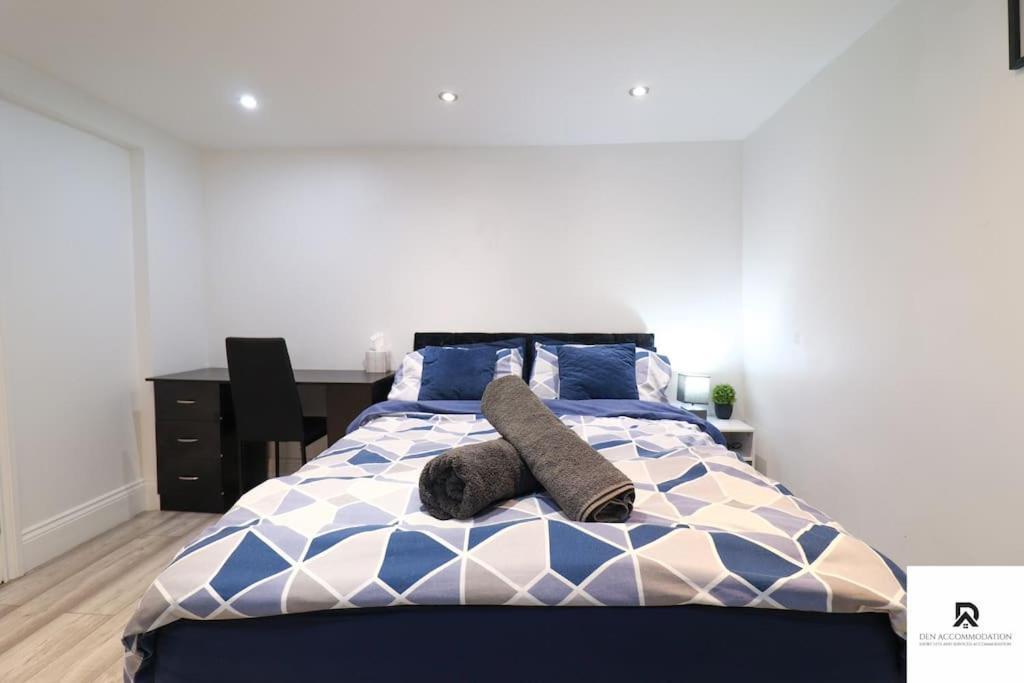 Den & Short Lets Greenwich - 3 Bed House