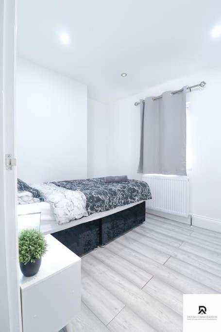 Den & Short Lets Greenwich - 3 Bed House