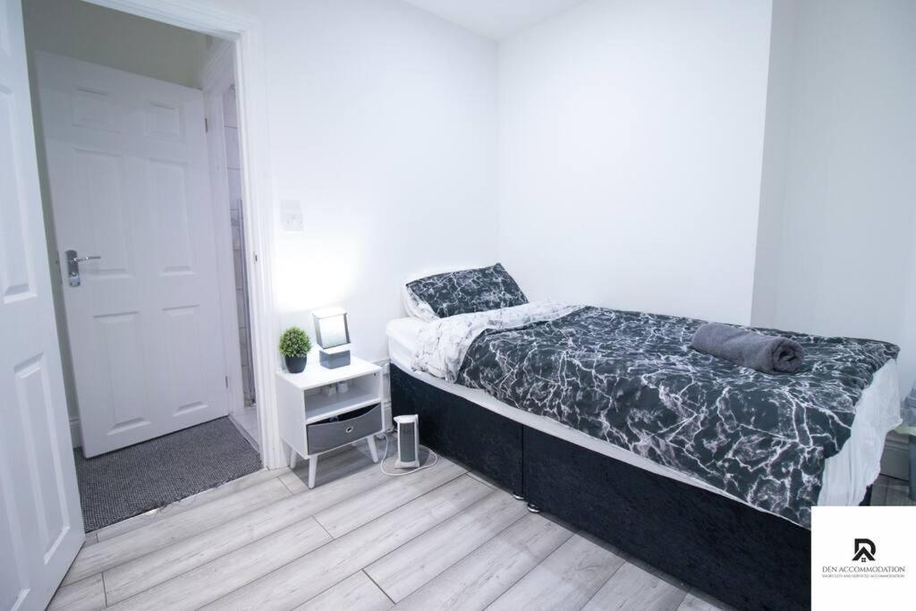 Den & Short Lets Greenwich - 3 Bed House Apartment *