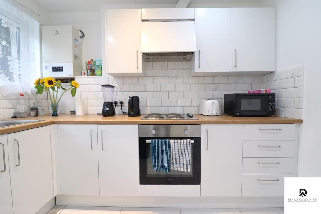 Apartment Den & Short Lets Greenwich - 3 Bed House