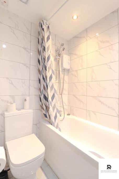 Den & Short Lets Greenwich - 3 Bed House *