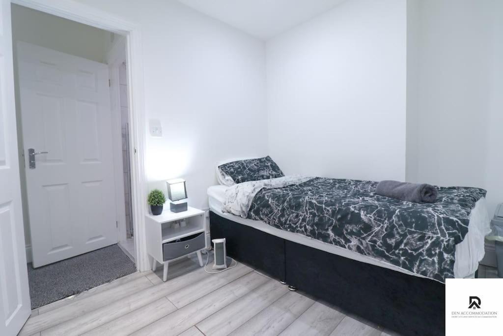 Den & Short Lets Greenwich - 3 Bed House * London