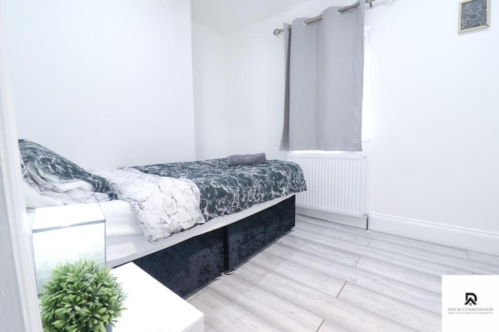 Den & Short Lets Greenwich - 3 Bed House London