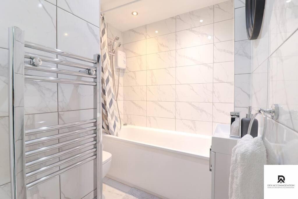 Den & Short Lets Greenwich - 3 Bed House