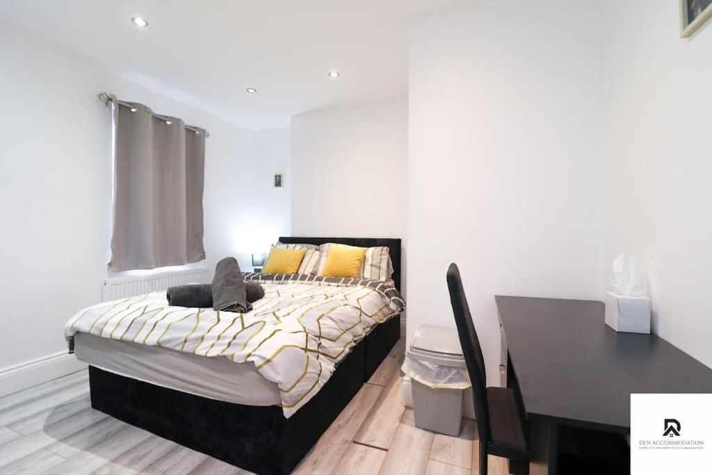 Den & Short Lets Greenwich - 3 Bed House Apartment *
