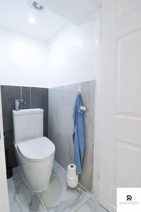 Den & Short Lets Greenwich - 3 Bed House * London