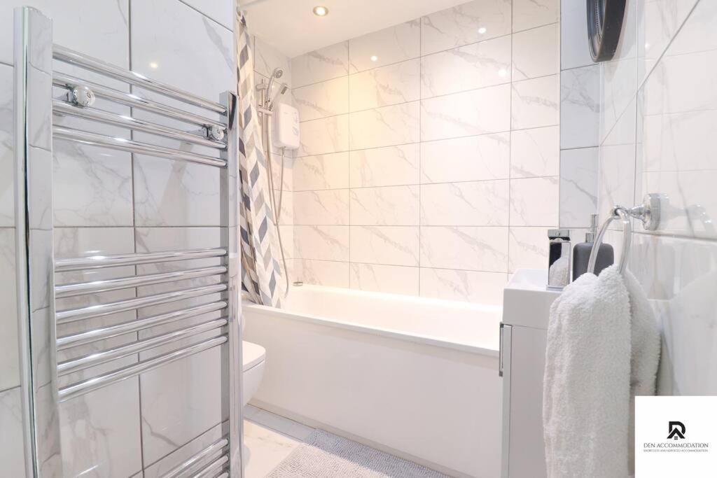 Den & Short Lets Greenwich - 3 Bed House London