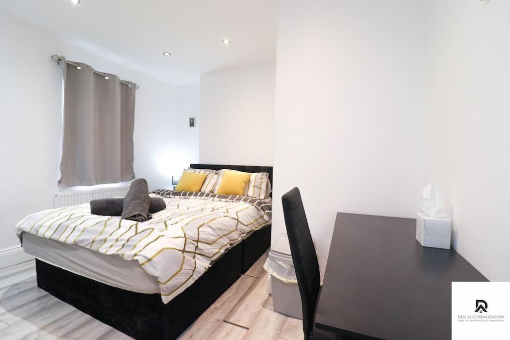 Den & Short Lets Greenwich - 3 Bed House Apartment *