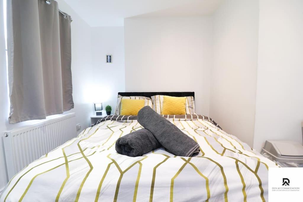 Den & Short Lets Greenwich - 3 Bed House