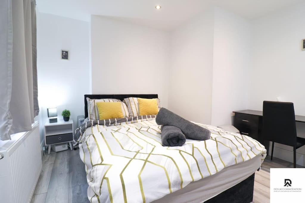Den & Short Lets Greenwich - 3 Bed House Apartment London