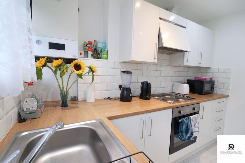 Den & Short Lets Greenwich - 3 Bed House *