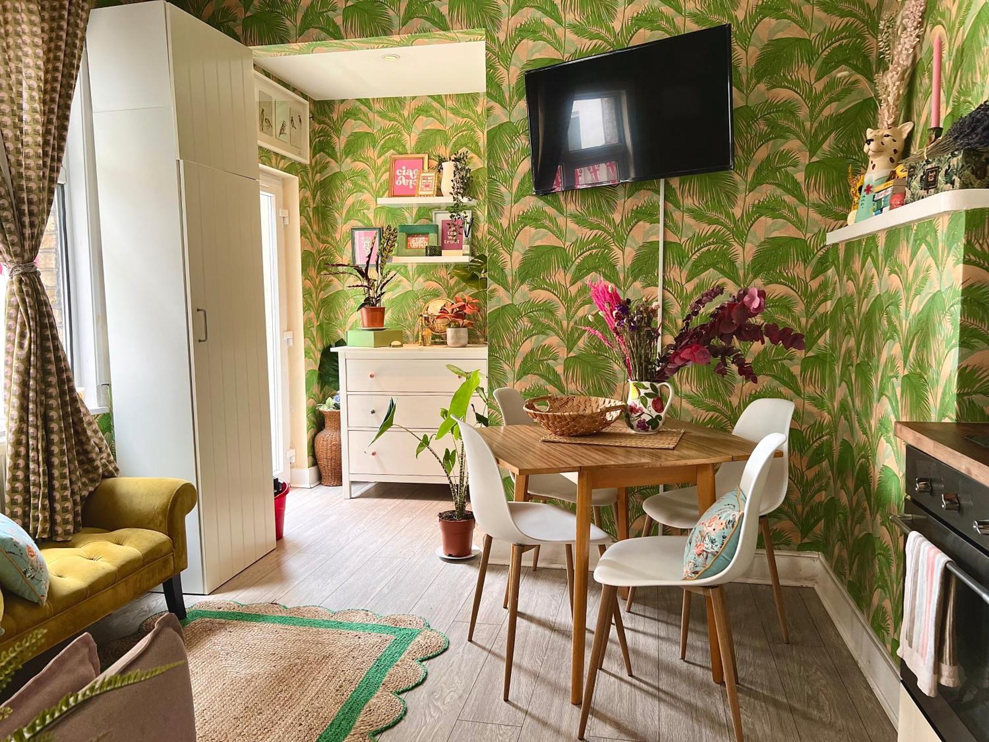 With Cosy Garden In Apartment *