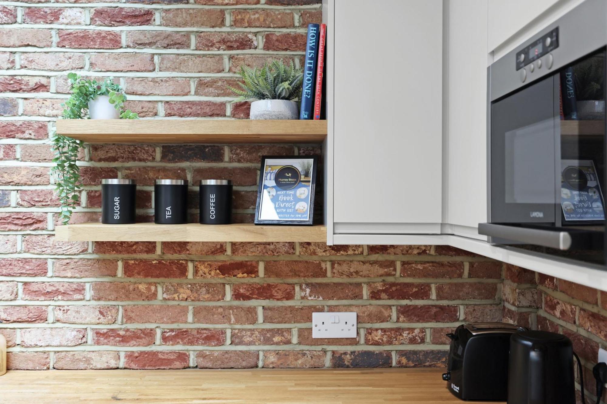 Luxury 3 Bedroom House In Limehouse, Close To City! Sleeps 6-8! Apartment *